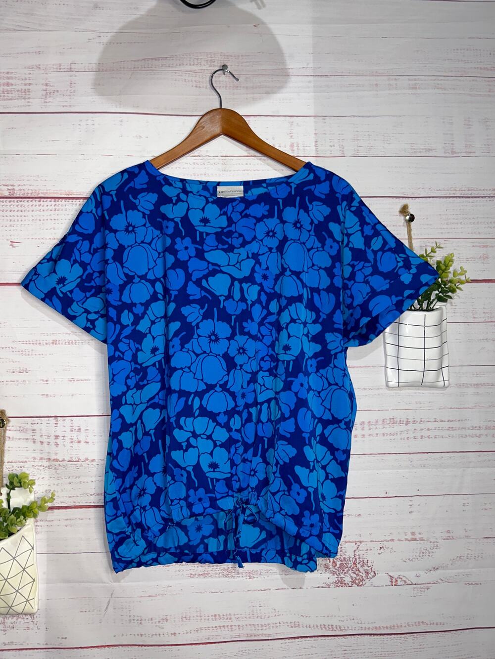 Liz Claiborne Blue Floral Cuffed Sleeved Cinch Hem Blouse | Women’s Medium